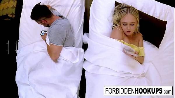 Gadis Seksi Menggoda Dan Bercinta Dengan Kakak Tiri Terlarang!