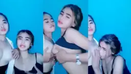 Goyang Dada Abg Lesbi, Siapa Yang Lebih Montok?