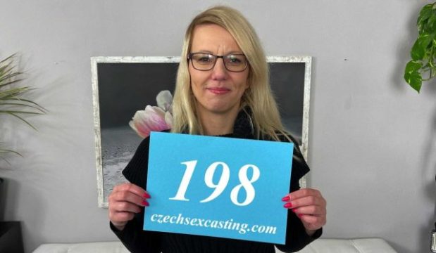 Luci Angel, Milf Czech Yang Menggoda, Membuka Lebar Pahanya Demi Pekerjaan Panas