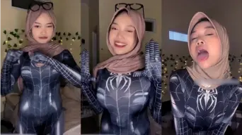 Sheii Anathema Menggoda Dengan Kostum Spiderwoman Yang Membara