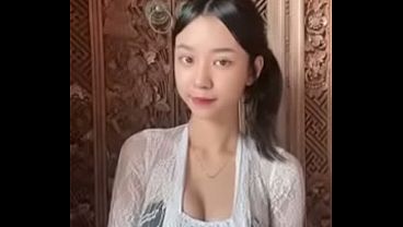 Sindi Siap Digoyang, Tubuhnya Panas Minta Digaruk.