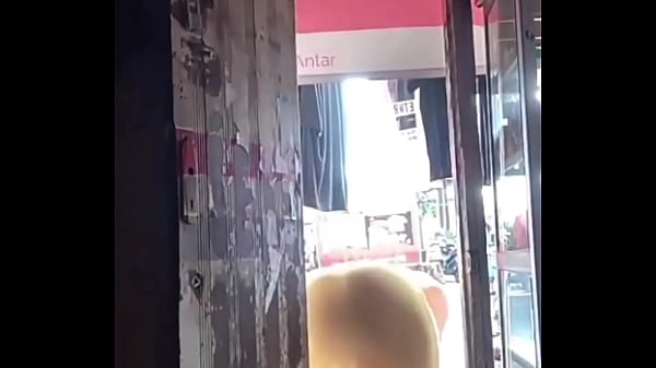 Bokep Indonesia, Udah Nggak Sabar Jemur Baju, Malah Diajak Ngewe Di Tempat.