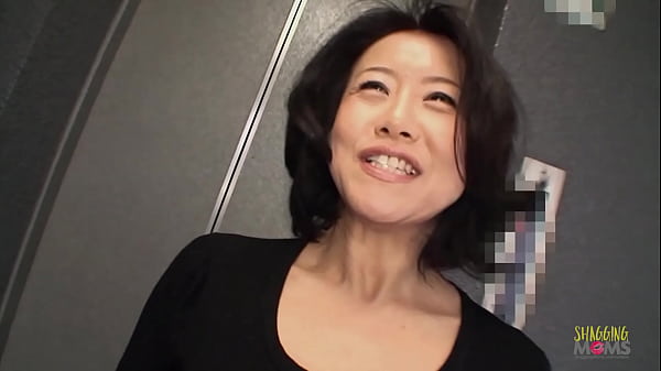 Wanita Asia Matang Tak Sabar Untuk Memuaskan Hasratnya Dengan Semua Mainan Seks Di Celah Basahnya Yang Menggoda