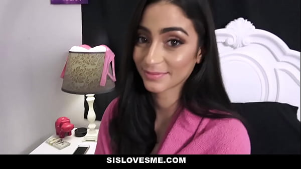 Sislovesme – Adik Tiri Cewek (jasmine Vega) Dipaksa Ngentot Mulutnya Biar Gak Ngadu
