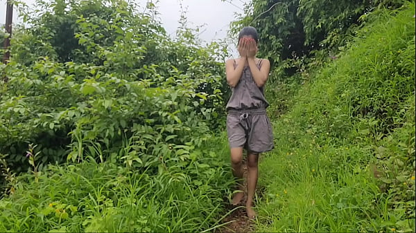 भाभी को बाहर खेत में जमकर चोदा देसी देवर ने