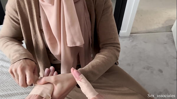 Ibu Tiri Arab Bantu Anak Tiriku Yang Tangannya Patah, Kasih Pelayanan Panas Sampai Puas.