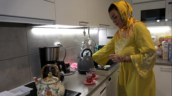 Anak Tiri Ganas Menggila Di Pantat Gede Ibu Tiri Arab Berhijab