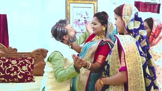 Burha Sasur Tharki Chodta Hai Chaun Nai Bahuon Ko Zor Se