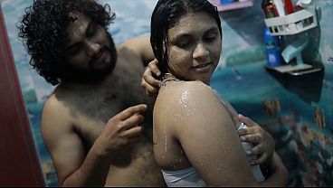 Cewek India Mandi Air Panas, Abang Tiri Langsung Gregetan, Makin Panas Romansanya