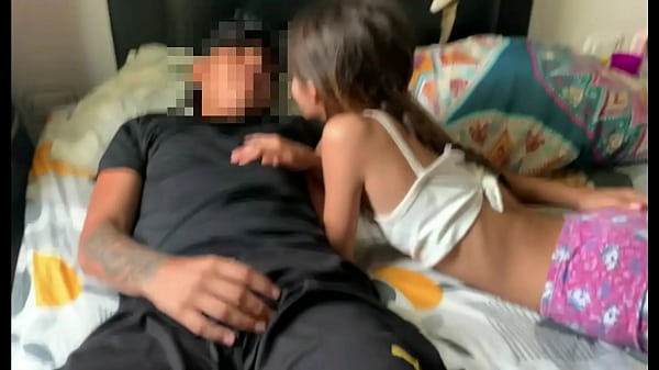 Hermanastra Menggoda Dan Akhirnya Bercinta Dengan Saudara Tirinya Saat Orangtua Tiri Mereka Keluar Rumah – Cerita Lengkap …
