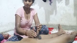 Bhabhi Minyak-in Kontol Adik Ipar Di Video Sex Desi, Lalu Ngewe Brutal.