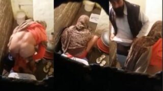 Desi Cewek Punjabi Dan Cowoknya Ngewe Di Toilet Umum, Bikin Basah Semua