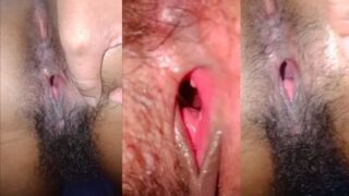 Ibu Montok Lagi Horny, Buka Pamer Memek Desi Di Depan Kamera.