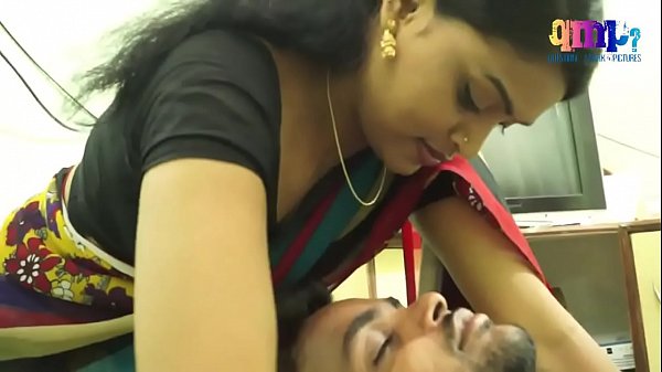 Ibu Rumah Tangga India Main Gila Di Belakang Suami Sama Programmer Ganteng, Nafsu Liarnya Meledak Di Ranjang.