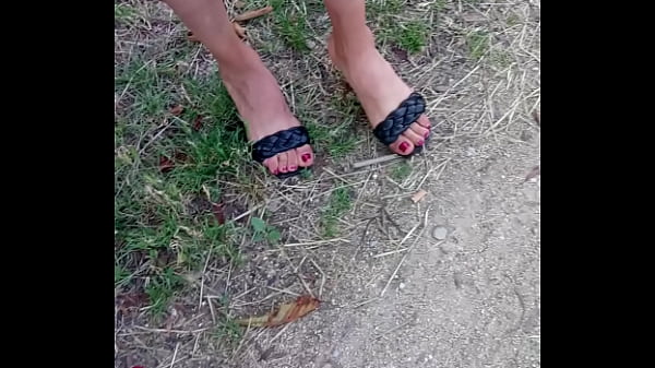 Ibu-ibu Arab Pelacur Kelas Atas Dengan Jari Kaki Seksi Dan Sepatu Hak Tinggi Yang Bikin Ngiler.