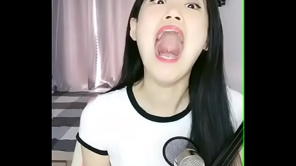 Cewek Cina Ngapalin, Mulut Nganga, Bikin Pengen Colok