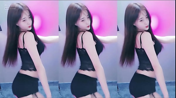 Cewek China Goyang Tangga Pake Baju Renda Hitam, Bikin Pengen Lihat Lebih Dalam.