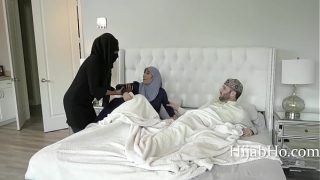 Remaja Hijab Violet Myers Diisi Sampai Penuh