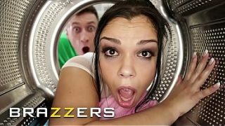 Brazzers – Cewek-cewek Macet Di Jalan, Berujung Nge-seks Brutal Bareng Bintang-bintang Paling Hot!