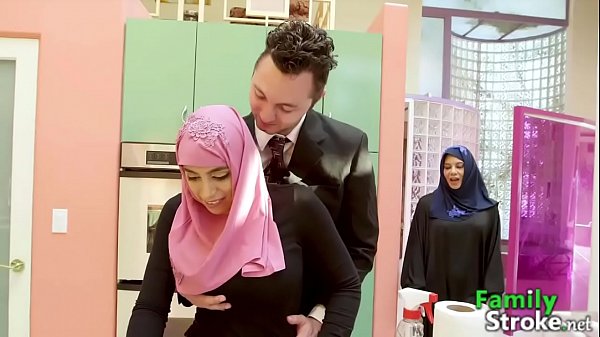 Stepfamily Sange – Cewek Arab Digojlok Kontol Tiri Sampai Muncrat