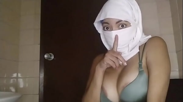 Istriku Arab Muslim Yang Ngehe, Mainin Memek Sampai Muncrat Diam-diam Waktu Suami Keluar