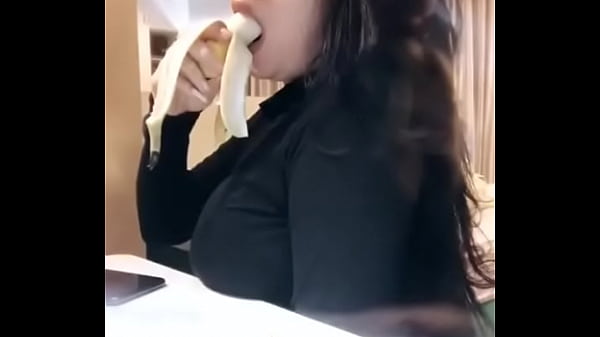 Monica Adhea, Si Model Indo Goyang Lidah Basah, Ngegas Ngocok Kontol Sampai Muncrat.