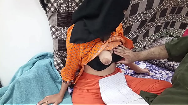 Cewek Pelajar Pakistan Berhijab Digebukin Guru Lesnya