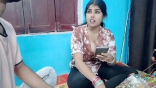 Bhabhi Montok Terima Paket, Bayar Pakai Memek Basah.
