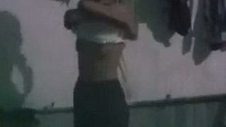 Tonton Video Pembantu Desi Mandi, Direkam Diam-diam, Bikin Makin Panas!