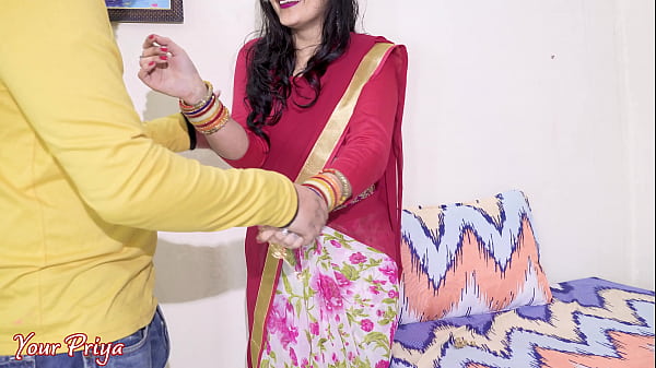 Desi Bhabhi Digebur Anal Keras Abis Ngeblowjob Dalem. Video Bokep Hindi.
