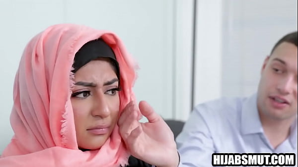 Gadis Hijab Terpaksa Ngewe Sama Bule Amerika, Nggak Ada Pilihan Lain.