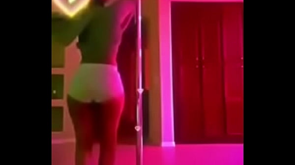 Desi Penari Telanjang, Goyang Panas Bikin Makin Liar