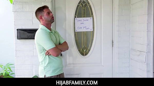 Hijabfamily – Pantat Arab Meledak Dicocol Sampai Muncrat!