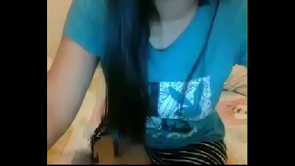 Ngentot Bareng Cewek Indo Seksi Di Camfrog, Crot Di Depan Layar.