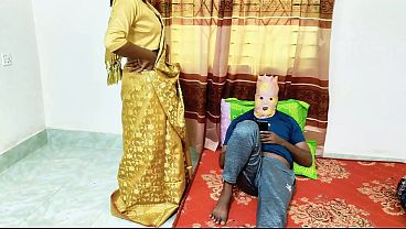 Bhabhi Pakai Saree Tipis, Ngewe Panas Sama Suami Di Kamar.