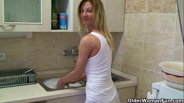 Mama Bikin Video Coli Sendiri Di Rumah, Bikin Pengen Ngaceng Terus