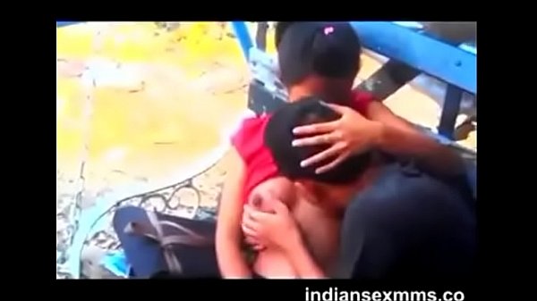 Desi Lovers, Nenennya Digoyang Sambil Dihisap.