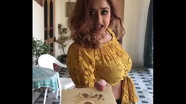 Nih Bini Desi, Bebas Bra, Bikin Makin Nafsu.
