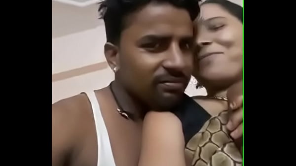 Desi Aunty Montok Dipencet-pencet, Toket Gede Ngeces