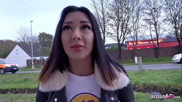 Ngencengin Cewek Thailand Di Flensburg Pas Casting Jalanan Beneran, Si Bocil Jerman Ketiban Durian