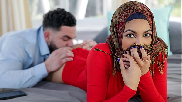 Anjing, Lu Mau Diajarin Sesuatu Sebelum Nikah, Nih? Hijab Lo Bakal Kebuka Sendiri Kalau Gua Yang Ngajarin.