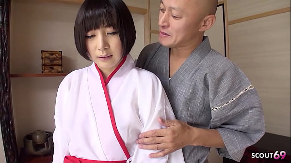 Pertama Kali Ngentot Di Bokong Sampai Crot Dalam, Guru Porno Jepang Tanpa Sensor Ngewein Cewek Tradisional Muda