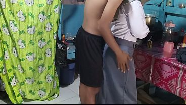 Ngentot Adik Ipar Di Dapur, Pas Siap-siap Berangkat Sekolah, Makin Basah Lihat Seragam.