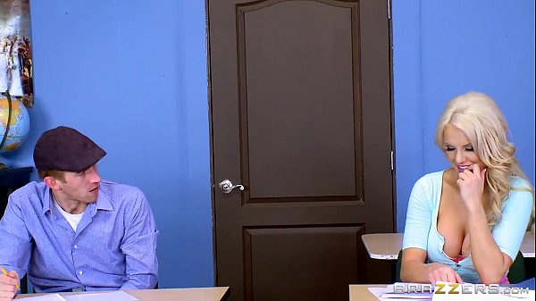 Brazzers – Kenzie Taylor – Montok Besar Di Sekolah, Siap Digoyang