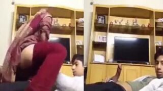 Ibu Tiri Montok Nungging Di Atas Kontol Teman Anaknya, Desahan Panas Di Bangladesh.