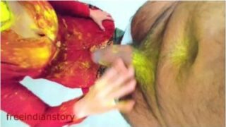 Pasangan Kotor Itu Main Gila-gilaan Di Holi.