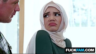 Ngentot Pertama Si Hijab Manis Bareng Tukang Ledeng Gagah, Naudi Nala & Jason Sarcinelli