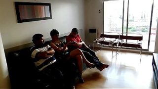 Gak Ada Tontonan Di Tv, Jadi Gw Ngewe Sama Tukang Ledeng Dan Temen Suami Gw, Mantap Ngentotnya Kita Bertiga.