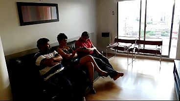 Gak Ada Tontonan Di Tv, Jadi Gw Ngewe Sama Tukang Ledeng Dan Temen Suami Gw, Mantap Ngentotnya Kita Bertiga.