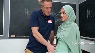 Hr Gadis Arab Digoyang Bareng Temen-temen Kantor